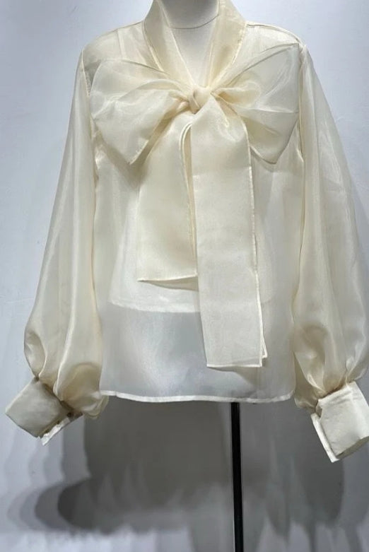 Blouse ivoire en voile polyester avec grand nœud – vue face