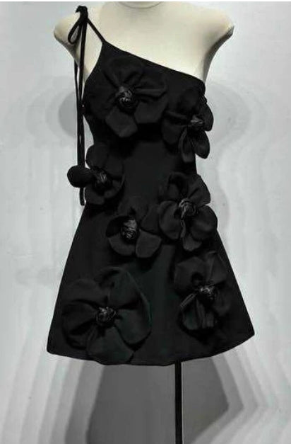 Robe Courte Asymétrique à Fleurs 3D – Effet Couture & Look Été | Collection Spring/Summer 2026