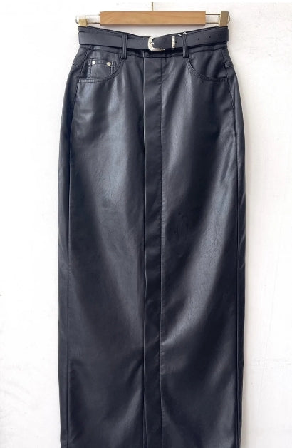 Jupe Longue en Similicuir Noir – Style Élégant & Audacieux | Collection Automne/Hiver 2025/2026
