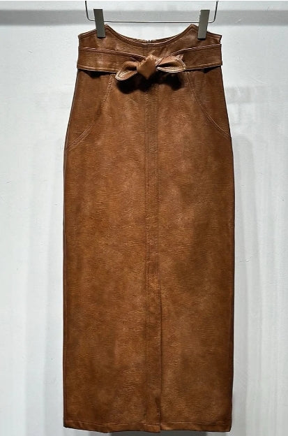 Jupe Crayon en Similicuir Marron – Taille Nouée & Style Élégant | Collection Automne/Hiver 2025/2026